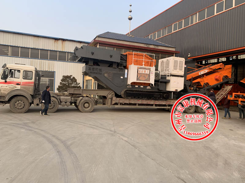 履帶式移動破碎機(jī)發(fā)往湖北